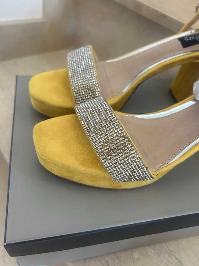 Sandalo con strass, con tacco eleganti