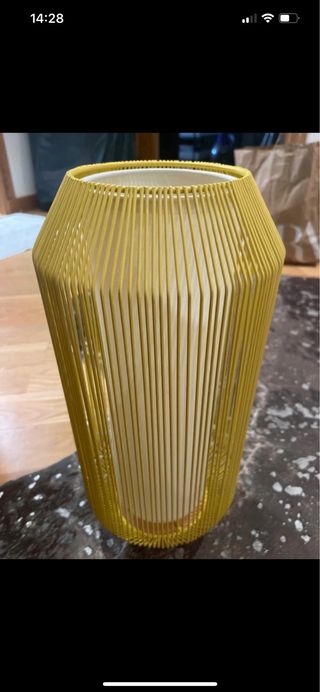 Lampara con pie en madera , nueva 