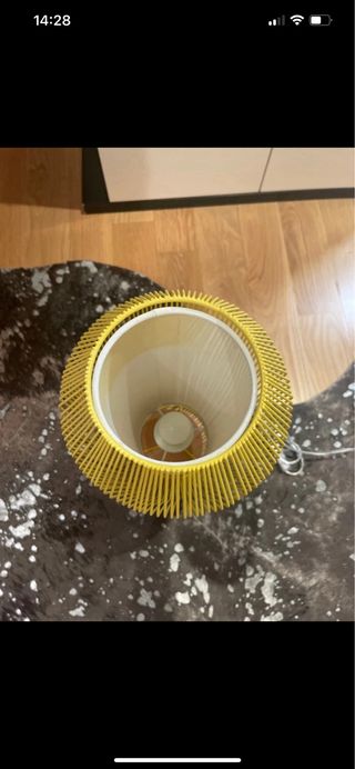 Lampara con pie en madera , nueva 