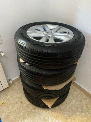 Vendo 4 ruedas y neumaticos 215/65/17 nuevos !!!