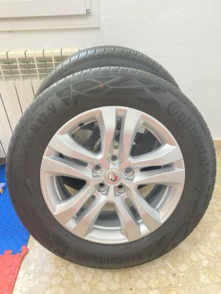 Vendo 4 ruedas y neumaticos 215/65/17 nuevos !!!