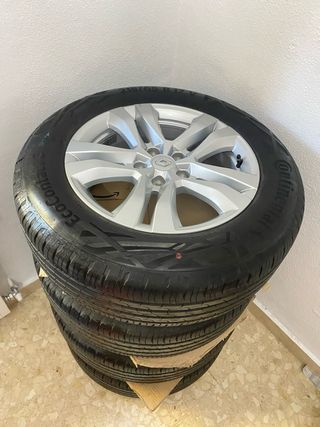 Vendo 4 ruedas y neumaticos 215/65/17 nuevos !!!