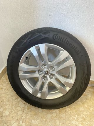 Vendo 4 ruedas y neumaticos 215/65/17 nuevos !!!