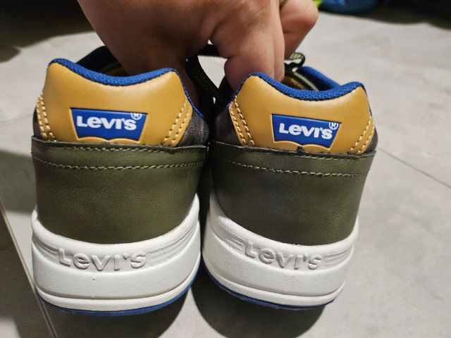 Tenis levis