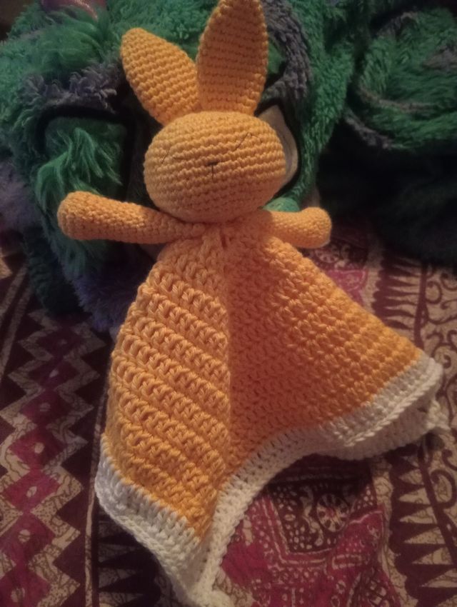 Manta de apego conejito