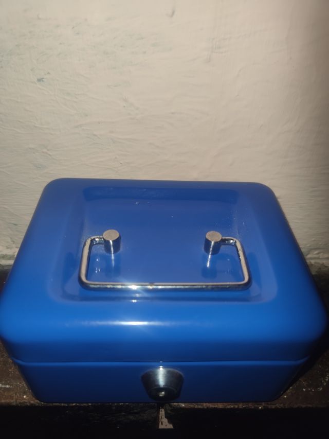 Caja fuerte mini de color azul