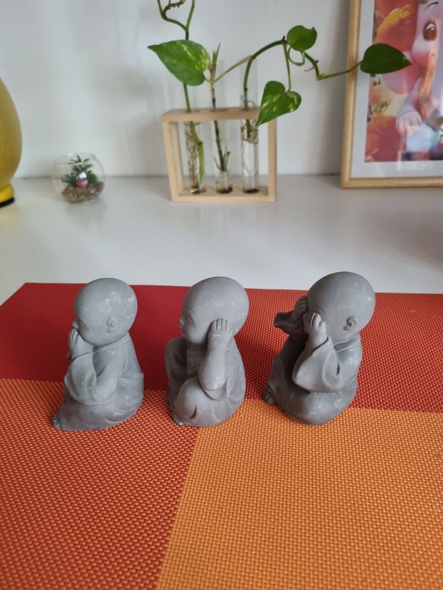 Tre bambini Buddha 