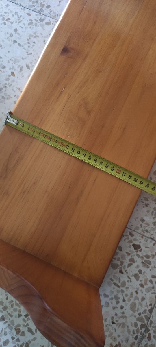 Estante de madera de pino