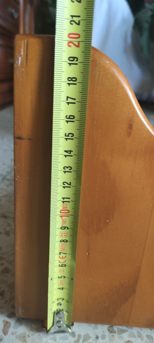 Estante de madera de pino