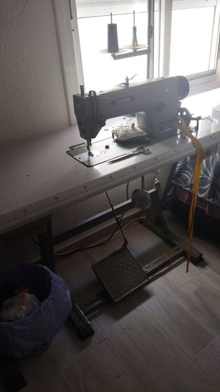 Máquina de coser industrial 