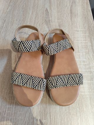 Sandalias étnicas