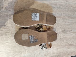 Sandalias étnicas