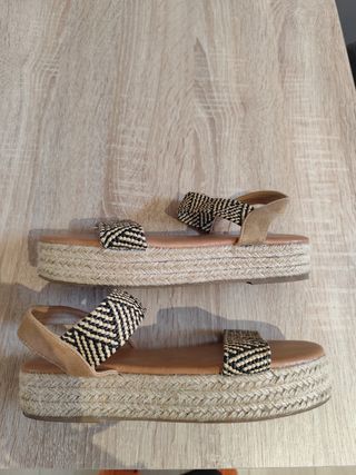 Sandalias étnicas