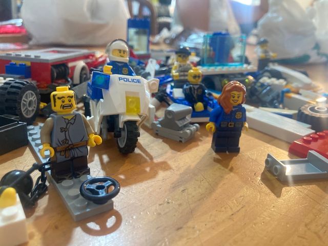 Muñecos y piezas lego