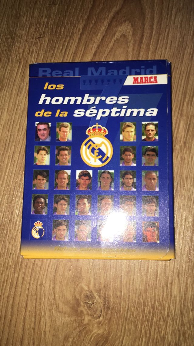 Carpeta completa con 25 postales del Real Madrid