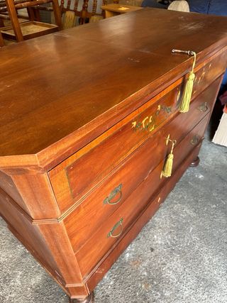 Comoda antigua