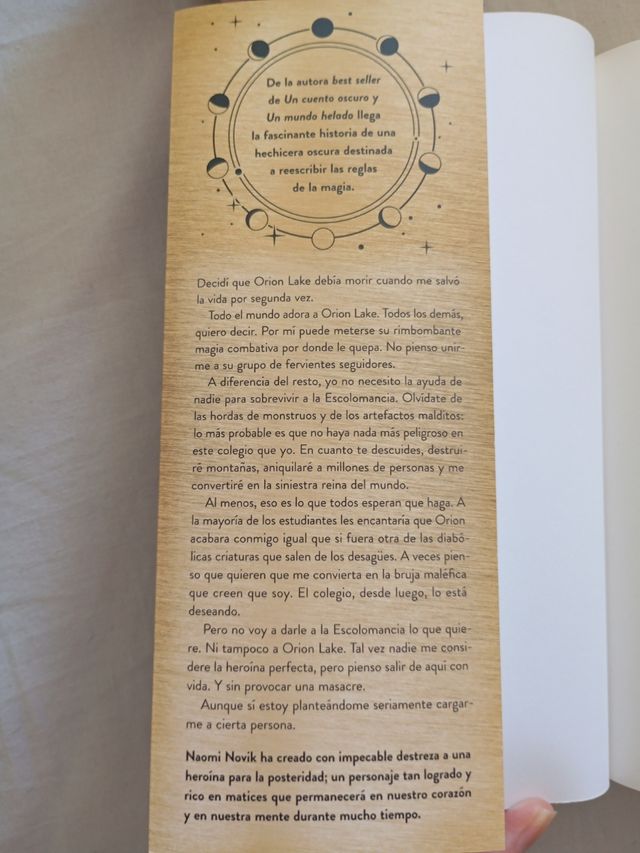  Libro: Una Educación Mortal