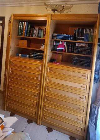 Cajoneras con lejas y rinconera