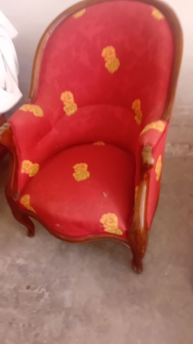 Tresillo i butacas a juego  muí antiguo 