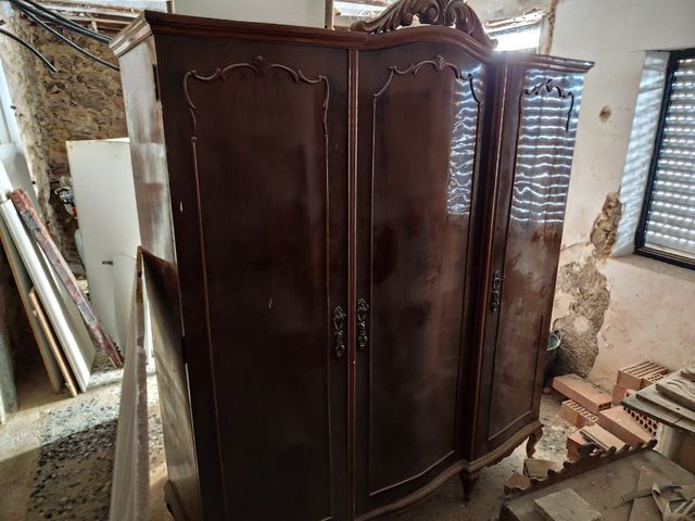Armario antiguo en buen estado