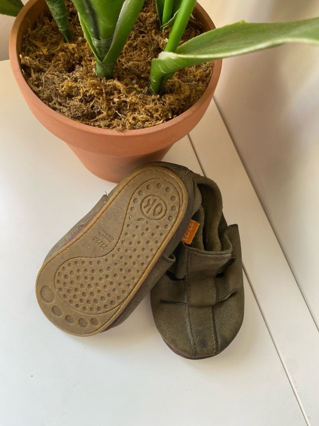 Zapatos respetuosos primeros pasos piel