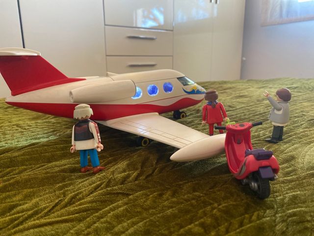 Avion summer fun playmobil con 3 pasajeros y moto