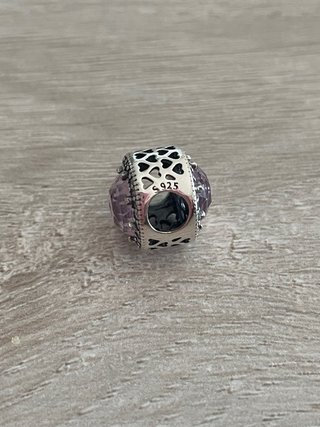 Charm pietra rosa