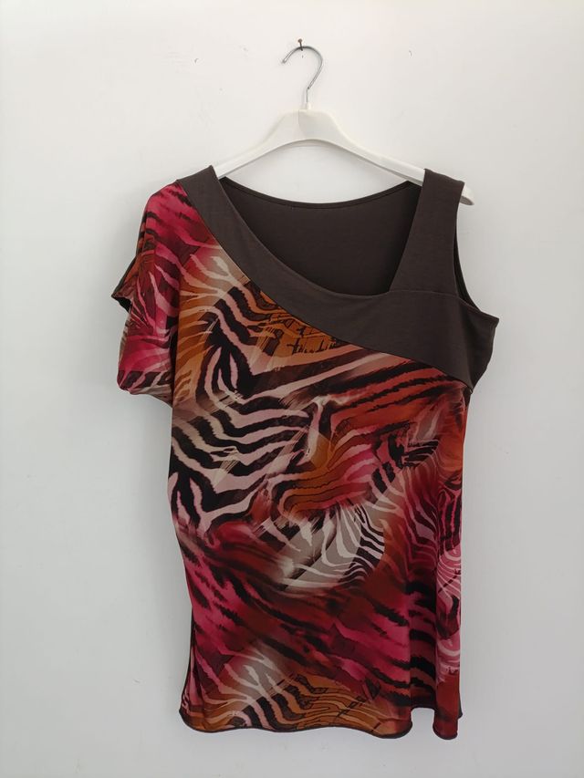 Maglia fantasia in viscosa.