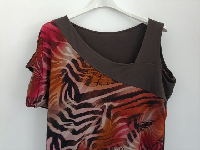 Maglia fantasia in viscosa.