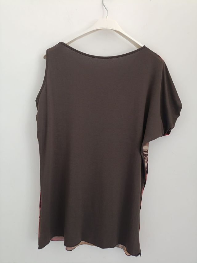 Maglia fantasia in viscosa.