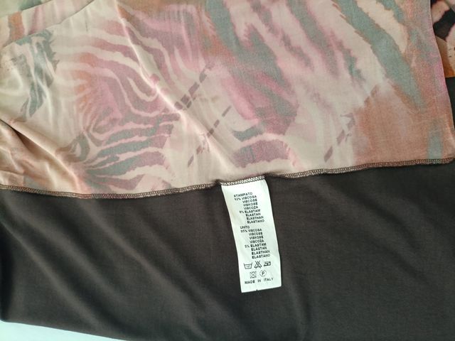 Maglia fantasia in viscosa.