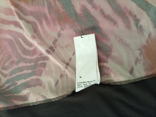 Maglia fantasia in viscosa.