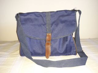 Borsa blu in stoffa con doppia sacca a tracolla