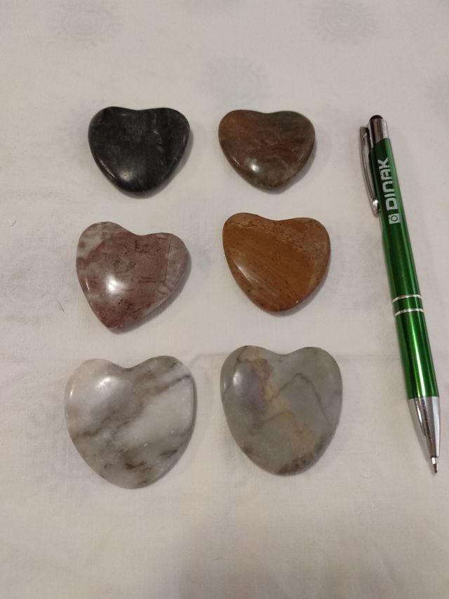 6 corazones de piedra