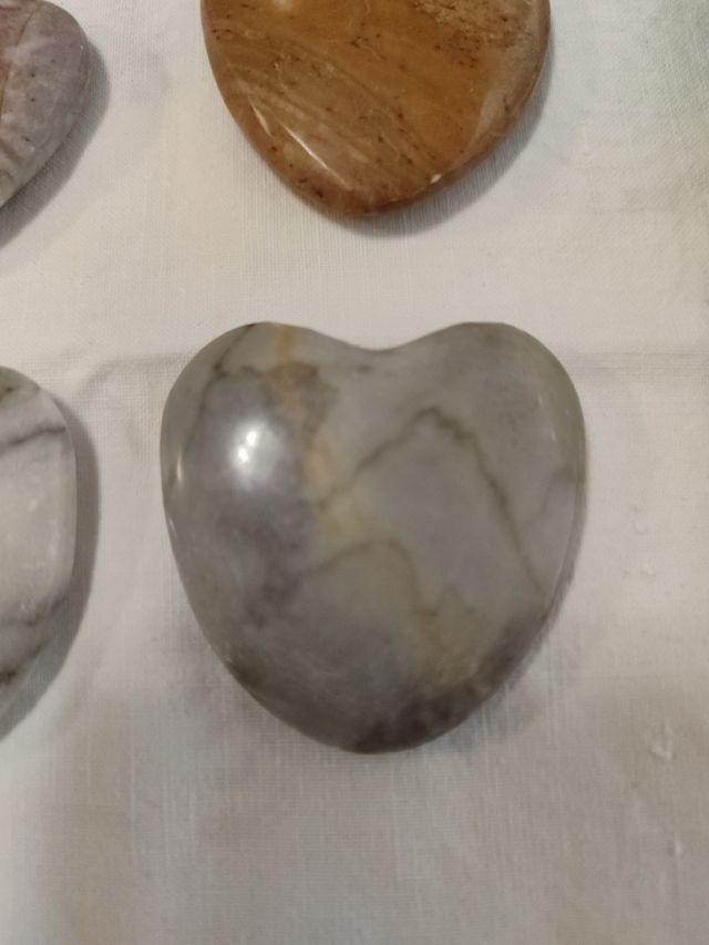 6 corazones de piedra