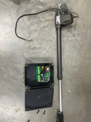 Motor puerta o cancela abatible