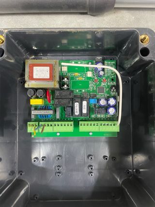 Motor puerta o cancela abatible