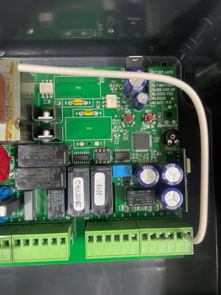 Motor puerta o cancela abatible