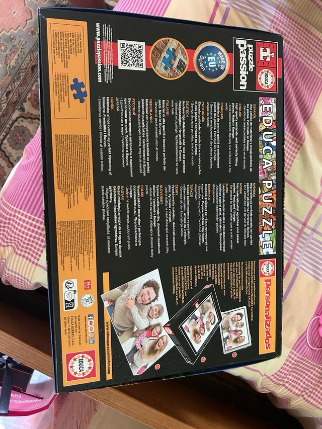 Puzle hecho y puesto en madera