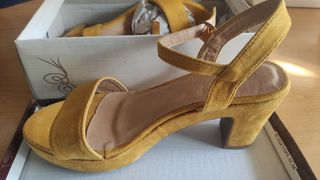 Tacones amarillos