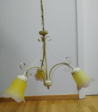 Lámpara de forja beige tres focos 