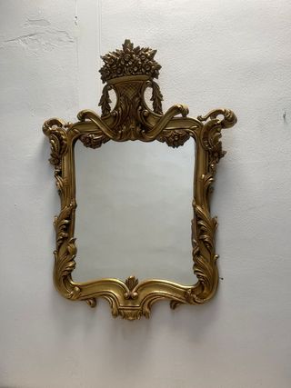 Espejo con jarrón floral de penacho