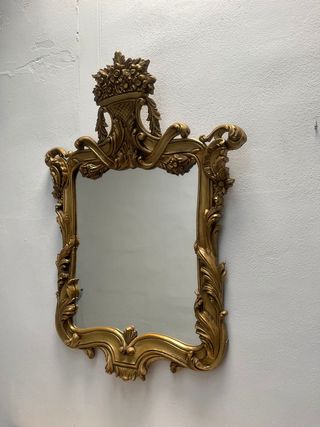 Espejo con jarrón floral de penacho