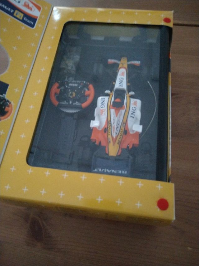 Auto telecomandata Renault f1.