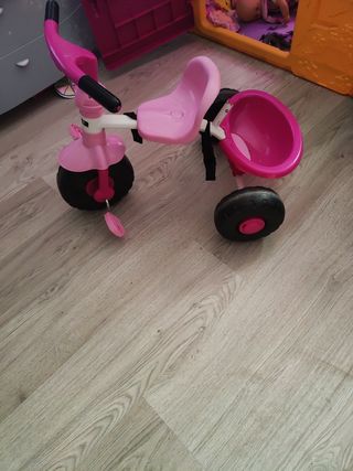 Triciclo pedales  niña