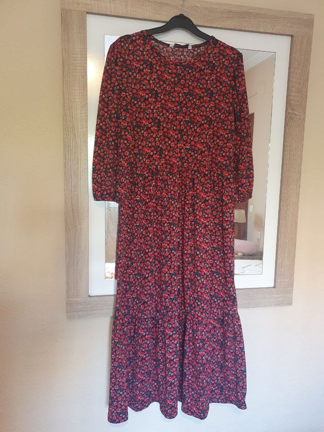 Vestido rojo con flores Stradivarius