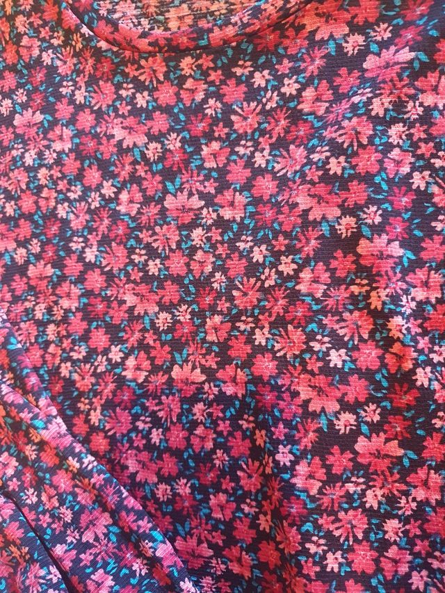 Vestido rojo con flores Stradivarius