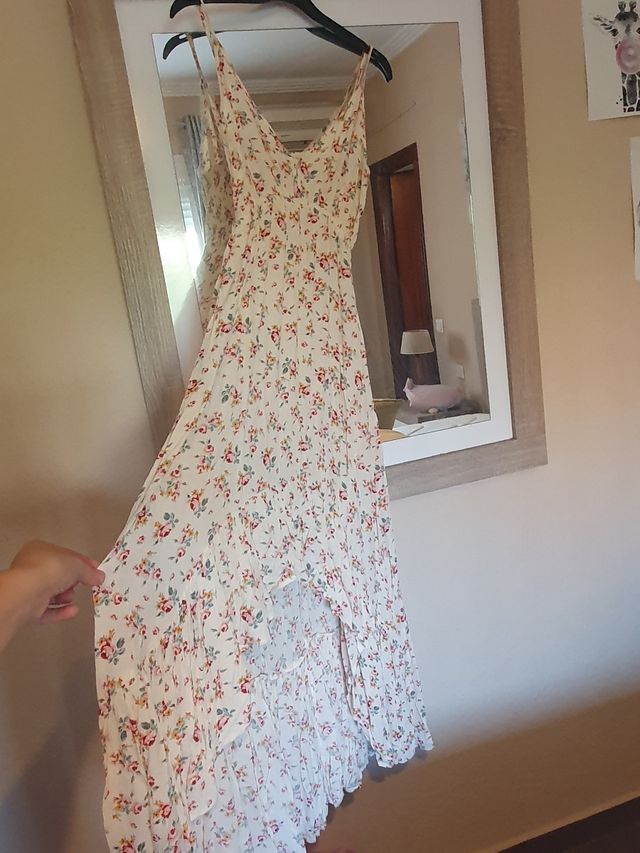 Vestido beige con flores Stradivarius