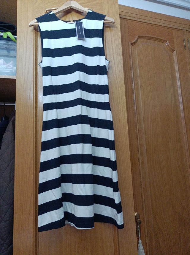 Vestido de rayas azul marino y blancas