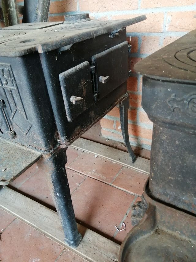 Stufa antica in ghisa